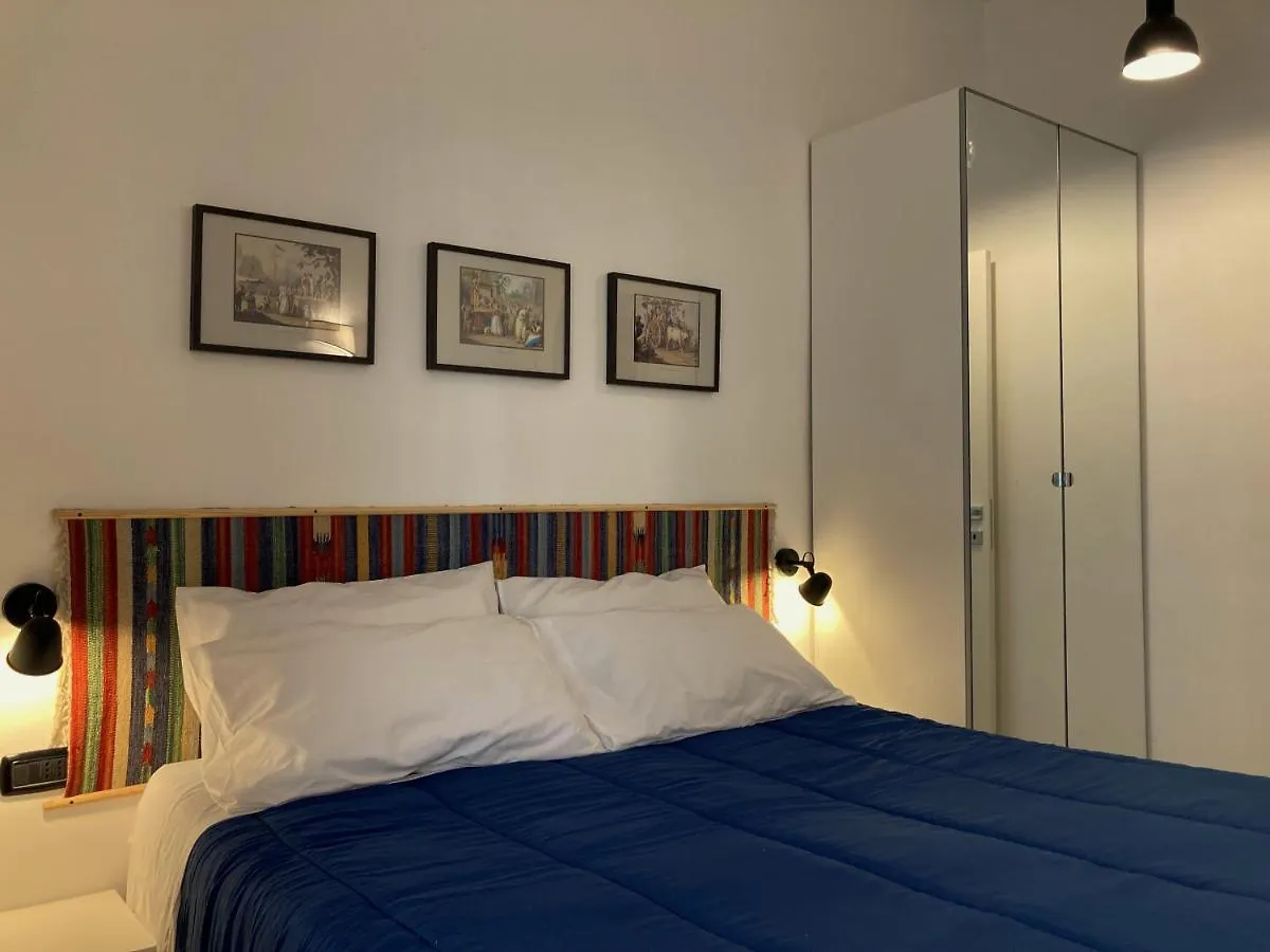La Casa Blu Nel Cuore Storico Di Napoli