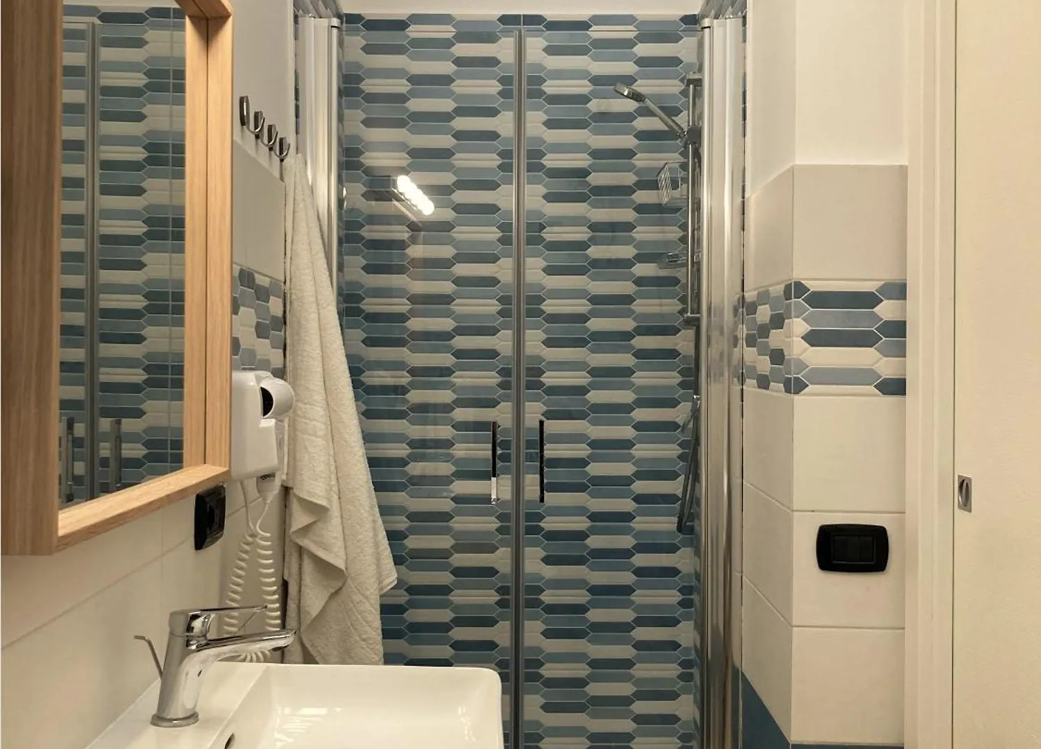 La Casa Blu Nel Cuore Storico Di Napoli Naples