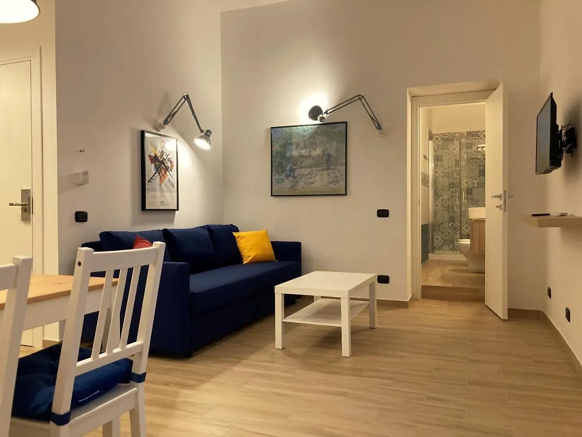 La Casa Blu Nel Cuore Storico Di Napoli 0*, Naples