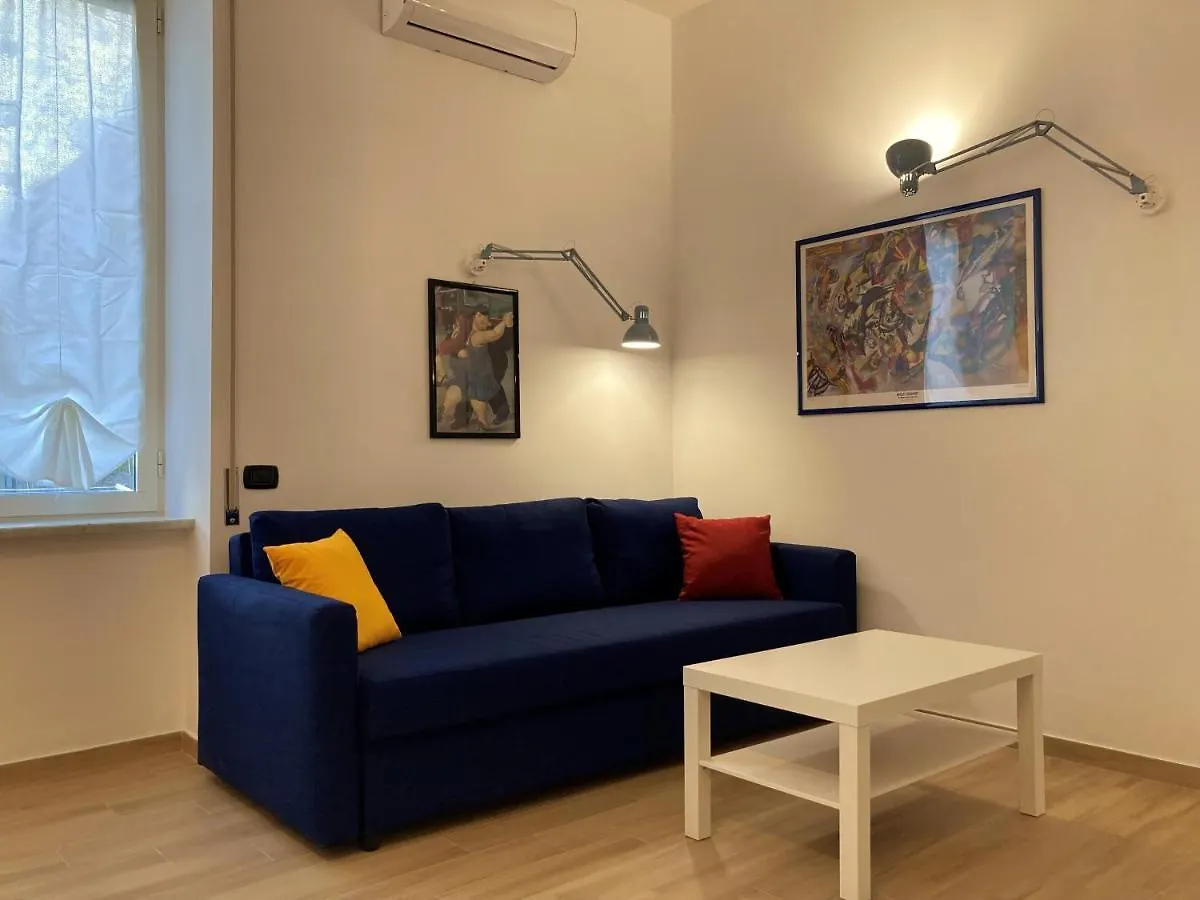 La Casa Blu Nel Cuore Storico Di Napoli 0*, Naples Italy